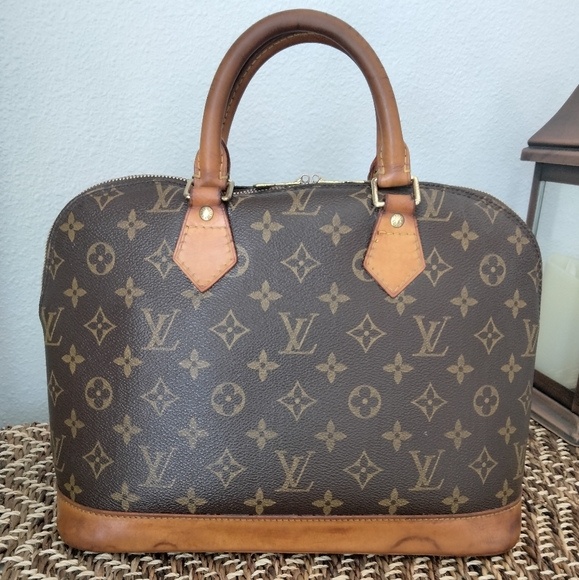 Louis Vuitton Alma PM ๐๐
- Picture 2 of 11